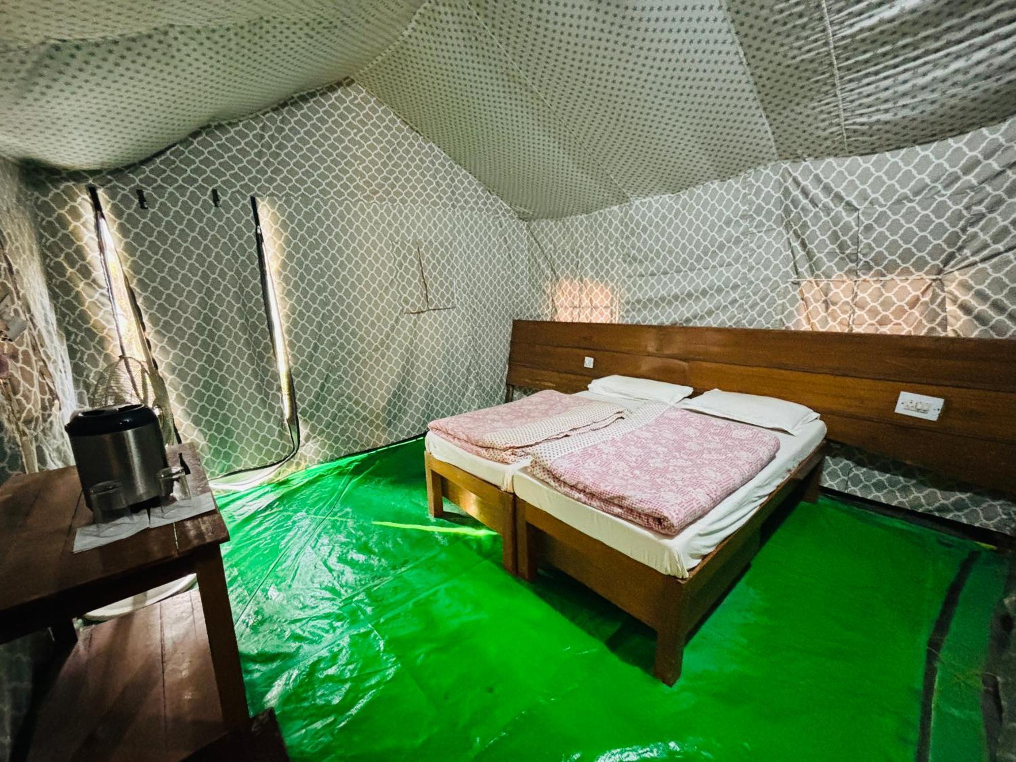 Готель Camp High 5 Jayalgarh Dangchura Екстер'єр фото