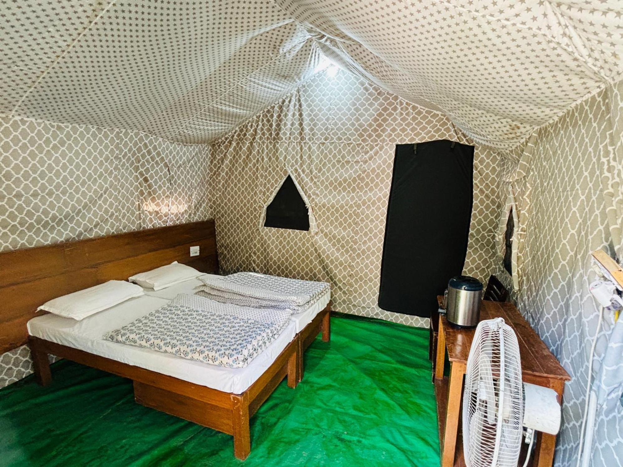 Готель Camp High 5 Jayalgarh Dangchura Екстер'єр фото